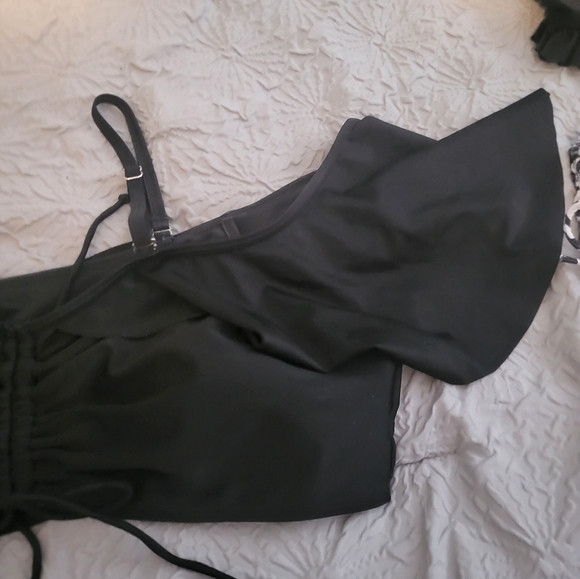 Two piece cold shoulder with two tops plus size - Picture 3 of 6